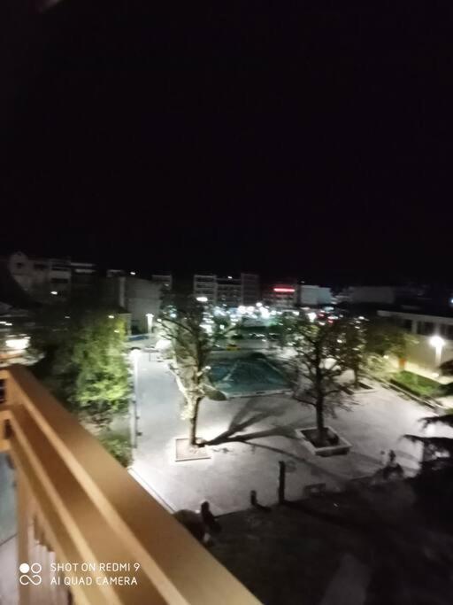 Апартаменты Λάρισα Διαμέρισμα Με Θέα Πλατεία Στο Κέντρο Της Πόλης Экстерьер фото